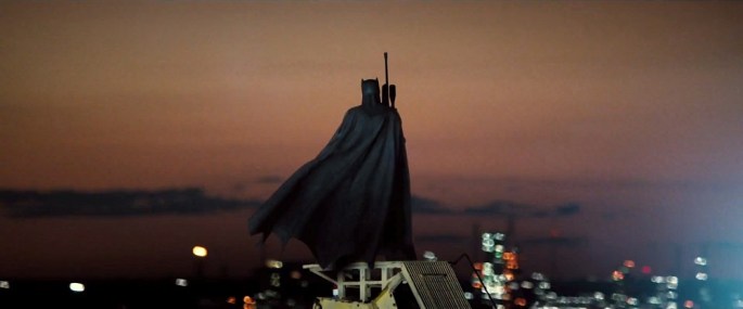 Batman-V-Superman-Trailer-Rifle-Rooftop-Cape